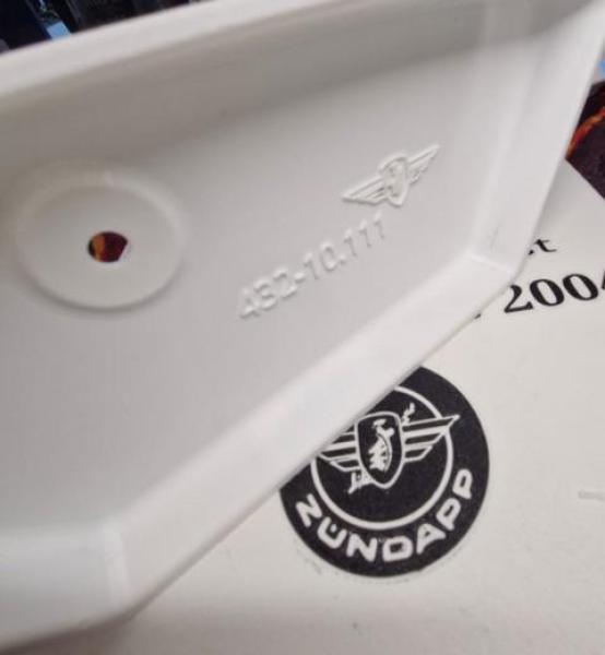 Zündapp Werkzeugfach Abdeckung Verschlußboden 432-​10.111 aus TPU , Dichtet perfekt ab ! Typ 433 , 437 Combinette